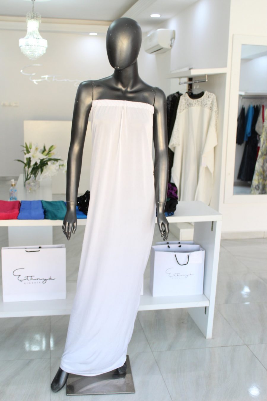 Ethnyk Strapless long camisole (inner) in white colour.